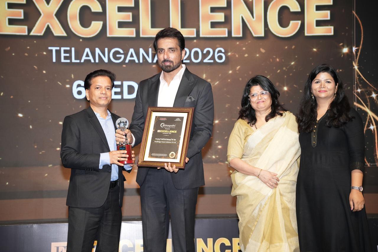 Sonu Sood presenting the award to Ram Tulluri as the WealthUpp team looks on